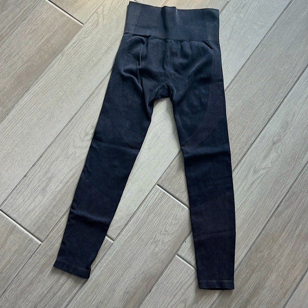 Xs ribbed black leggings